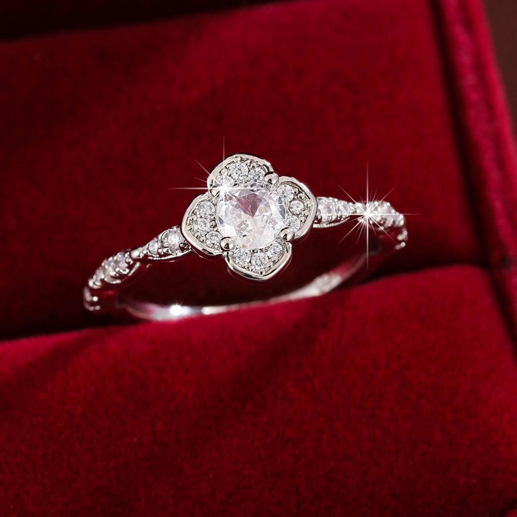 Exquisite Four-Leaf Clover Ring Sparkling Synthetic Zirconia Ring For Women'S Perfect Gift
