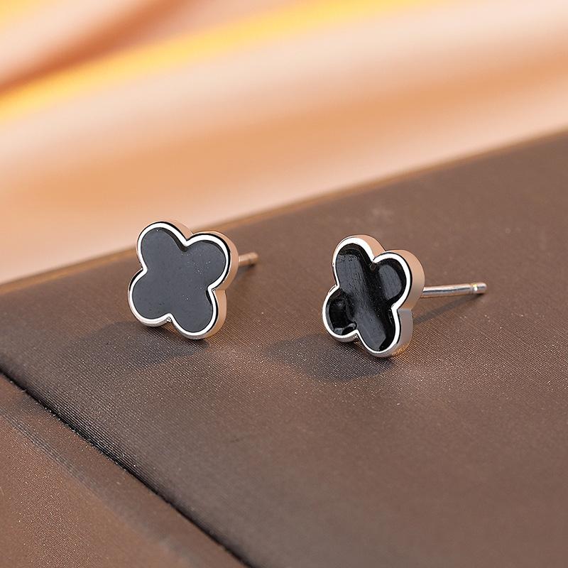 Orecchini a Bottone Quadrifoglio Personalizzati Stile Dolce e Cool alla Moda Semplici Versatili Argento Sterling Nero Trendy Piccoli e Raffinati