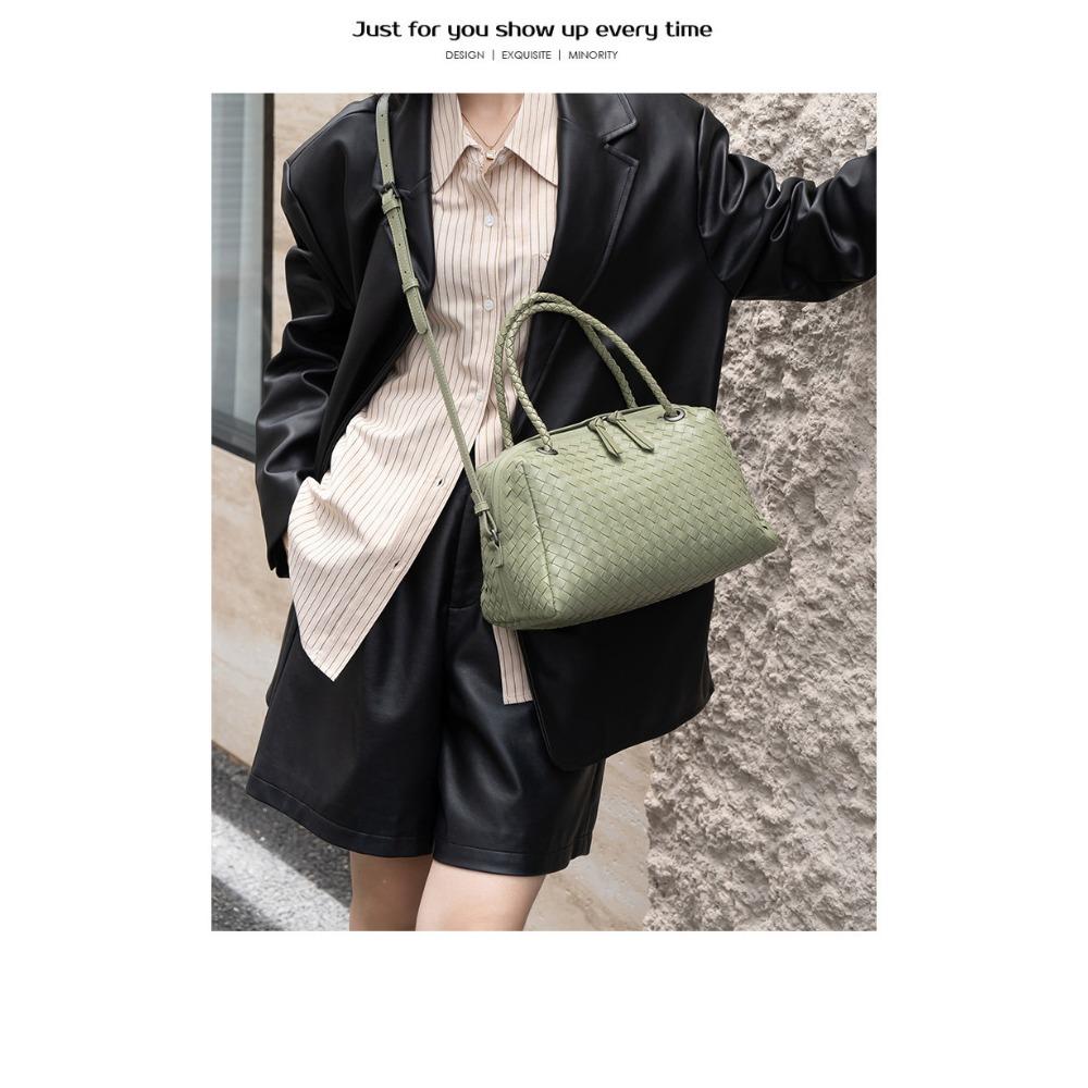 Cross Border Trend New Women's Bag Top Layer Sheepskin Hand Woven Handbag Diagonal Cross Bag Fashionable And Versatile Trend Woven Bag