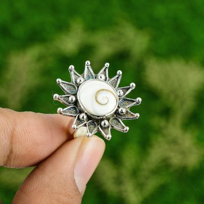 Prezent Dla Niej Srebro Próby 925 Naturalna Muszla Shiva Eye Pierścionek Regulowany z Kwiatem do Układania w Stosy