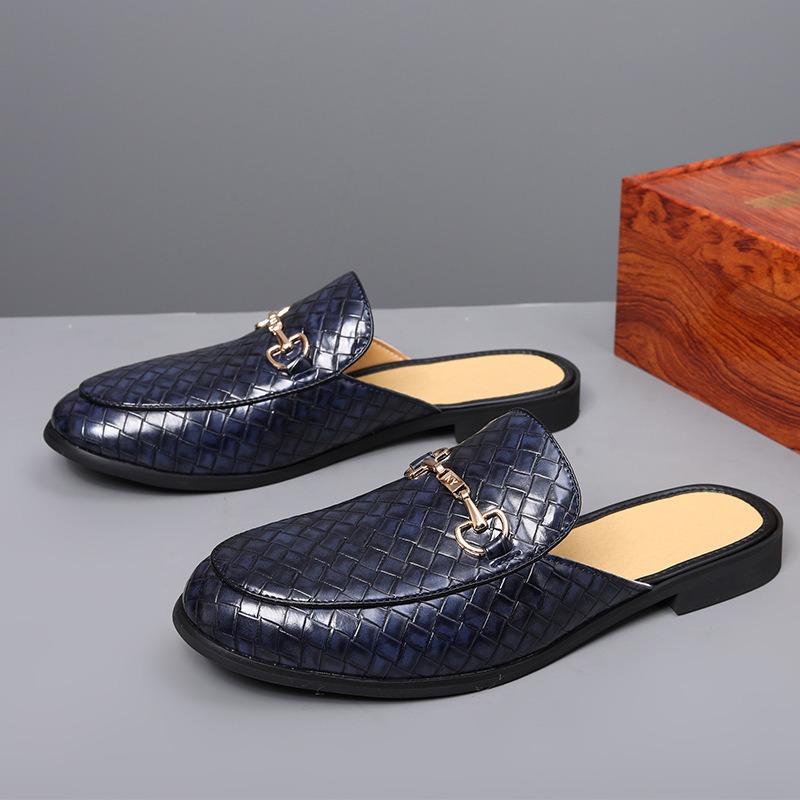Slippers men's bags and embroidered bag heads wear sandals when they go out, and men's loafers with one foot.