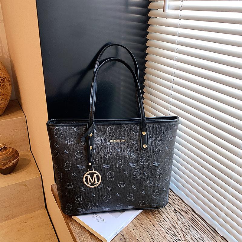 

Large capacity fashion casual tote bag women s new high-end commuter bag niche versatile shoulder bag чёрный