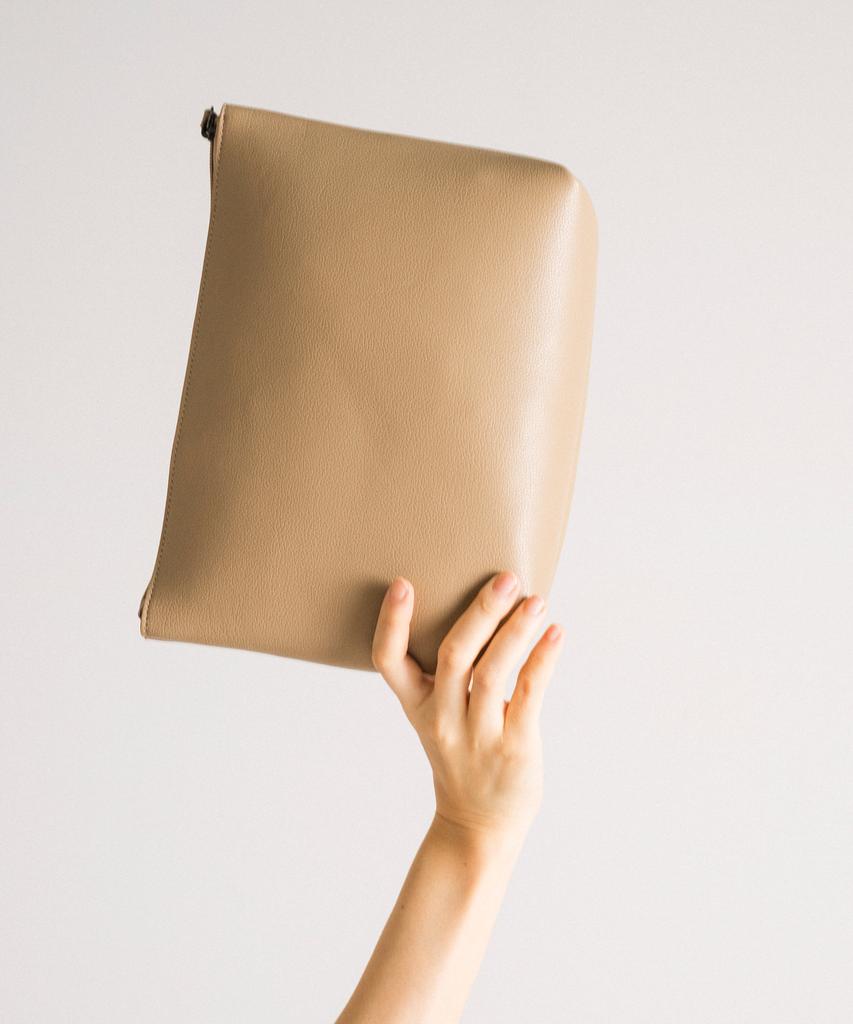 Lemine Belted Shoulder Bag (Taupe)