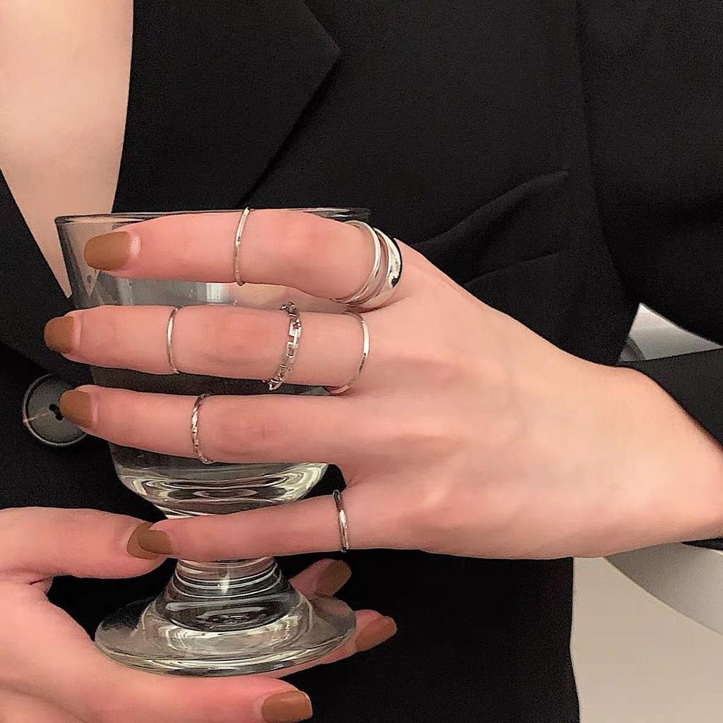 Koreanisches 7-teiliges schlichtes Design Fingerring-Set - Modische Ringe im Cold Style