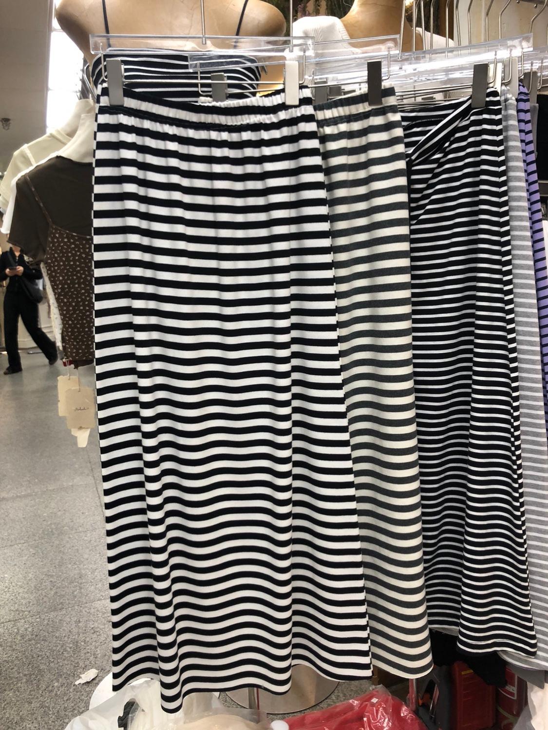 

Sweater skirt black striped high-waisted a-word skirt women s 2025 spring and autumn new thin casual long skirt one size fits all чёрный