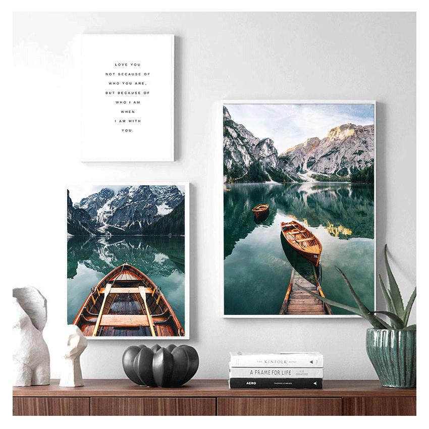 Poster Cerb Animal Lac Barcă Frunze de Crăciun Zăpadă Munte Imprime Pictură Natura Imagine Decor Nordic Peisaj Zăpadă Pădure