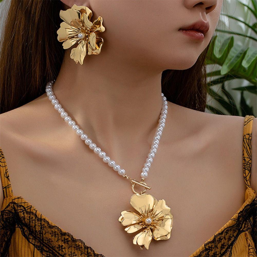 Light Luxury Flower Necklace Earrings Pearl Beaded Women's Necklace Suit  Banquet