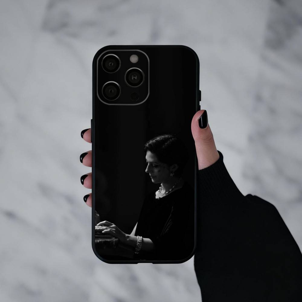 Deux personnes echangeant de la salive Phone Case For iPhone 17pro,16,15,14,13,12,11 Plus,Pro Max,XS,Soft Silicone Black Cover