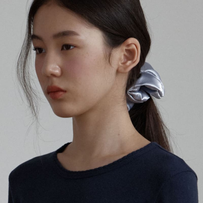 38comeoncommon Silky Satin Scrunchie (Lavender Grey)