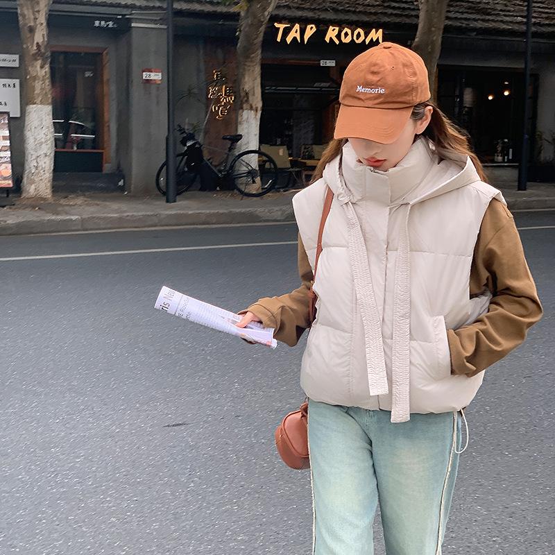 Autumn and Winter New Cotton Vest Women's Style Short Hooded Thickened Sleeveless Cotton Vest Vest Vest Jacket Trendy