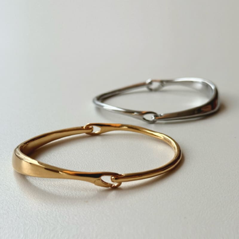 

A BIT MOR HIDDEN CLASP B GOLD