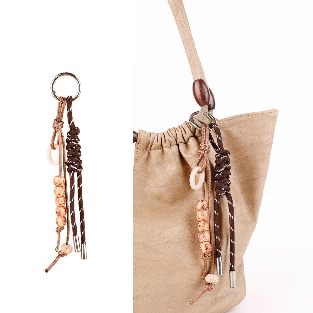 Retro Quasten-Schlüsselanhänger mit Naturholzperlen & Schleife