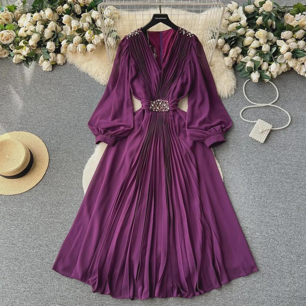 Elegant V-Neck Chiffon Dress with Waist-Cinching A-Line and Pleated Design