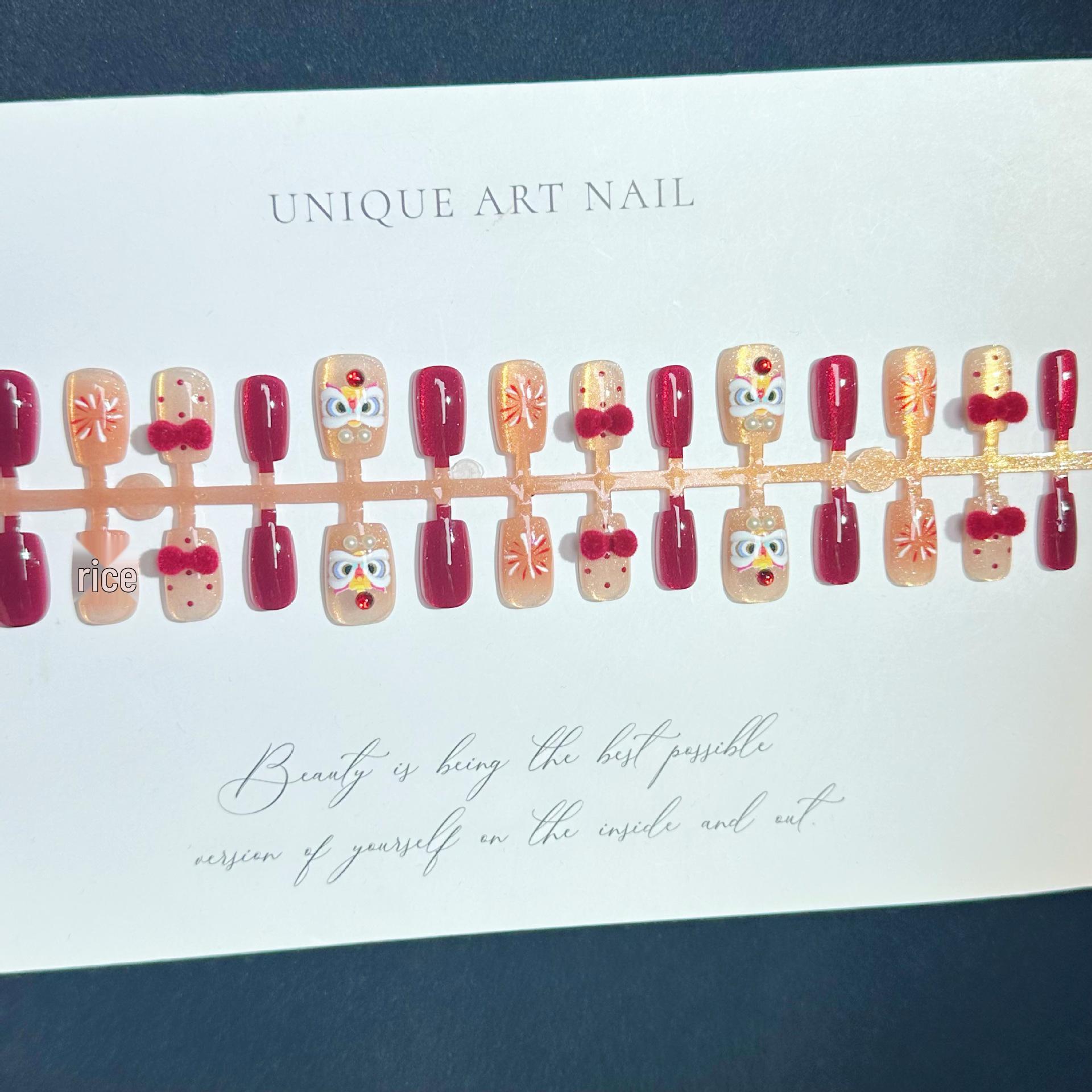 

3D Жемчужный Танец Льва Новогодний Нейл-арт с Бархатным Бантом и Отбеливающими Наклейками