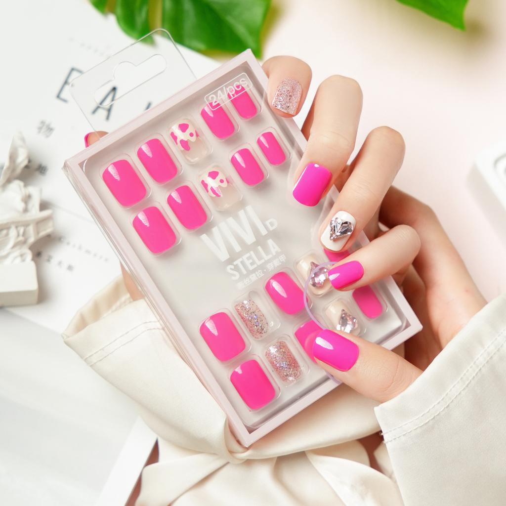 24 Finished Nail Pieces Wear Nail Pieces High-end Summer Fake Nails French Smudge Short Ladder Short Square