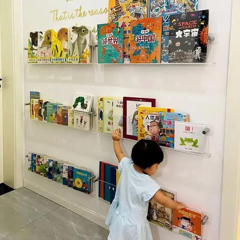 Akrylowy regał na książki Kolorowe półki ścienne Perforowany organizer na magazyny Półki ekspozycyjne do czytania do domu 40cm