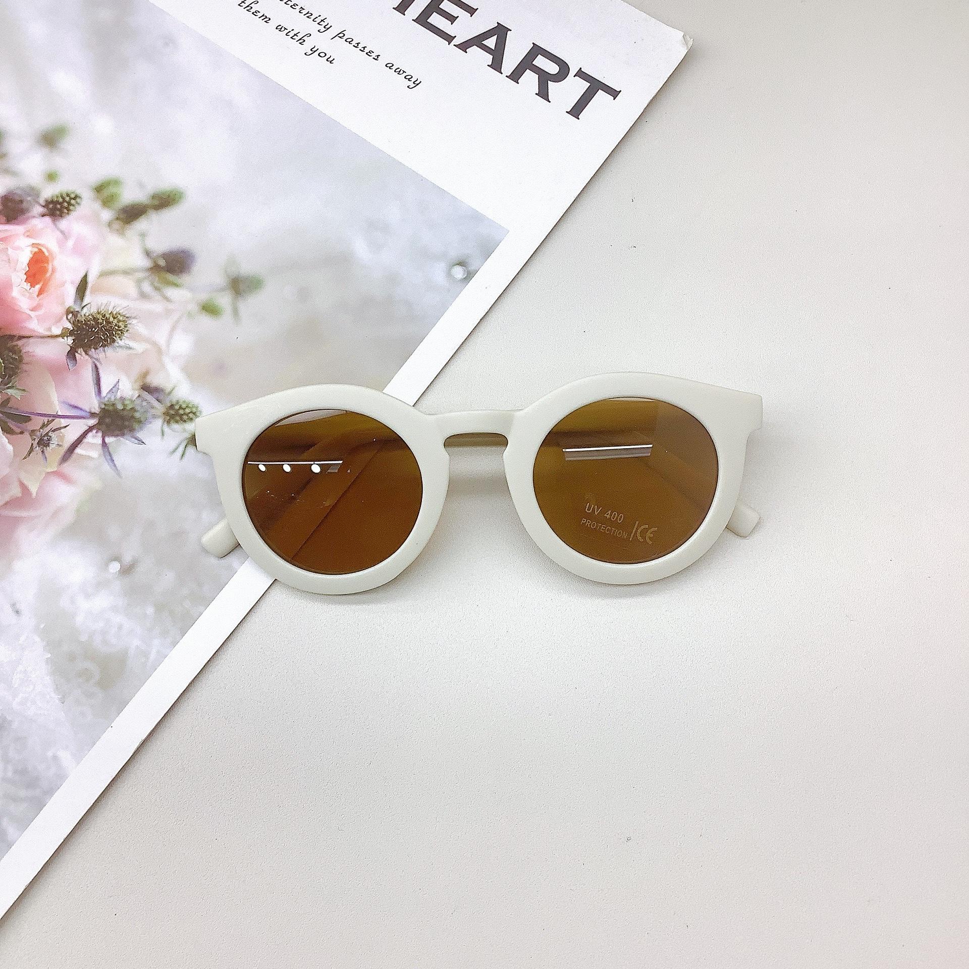 

Солнцезащитные очки для путешествий Защита от ультрафиолета для детей Овальная оправа для мальчиков в стиле ретро Детские солнцезащитные очки молочный белый