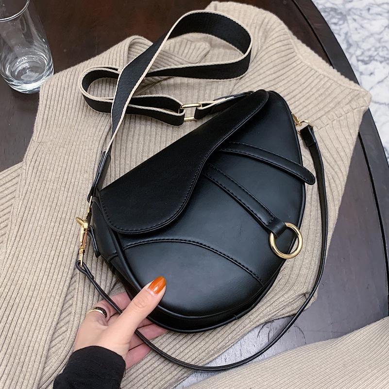 Retro Bag Women'S Spring Trend Oblique Span Bag Simple Saddle Bag