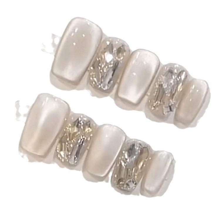 Pure Hand-made Phototherapy Nail Art Electroplating Cat Eye Wear Nail Finished Cat Eye Nail Patches Show Whiteness and Whiteness