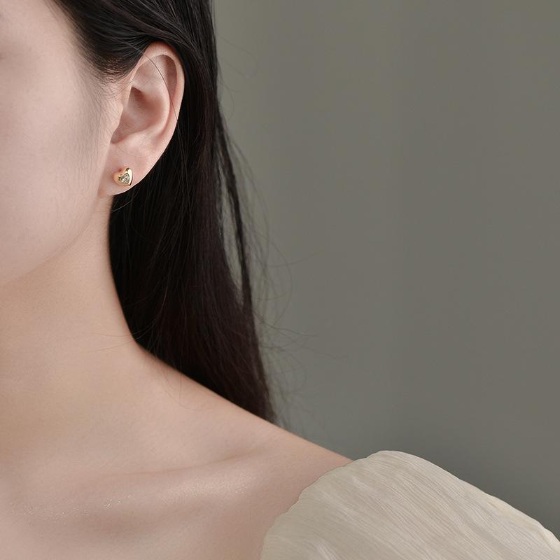 Gentle Style Love Earrings High-end Earrings for Women's Temperament Niche Design Light Luxury Versatile New