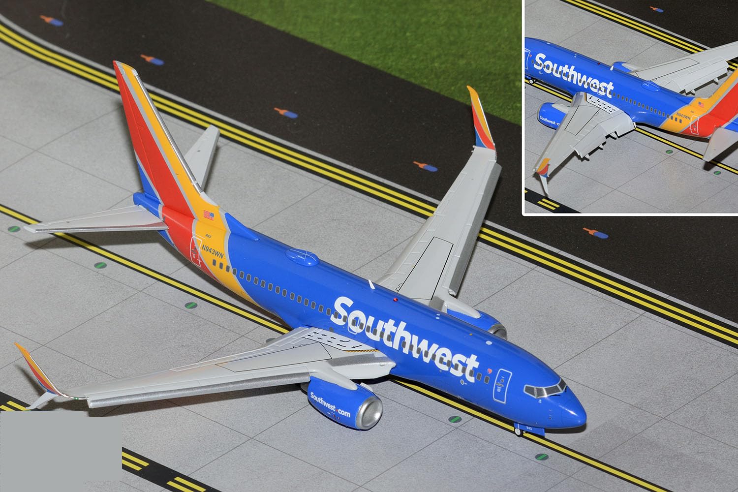

GeminiJets G2SWA1350F Southwest Airlines Boeing scale 737-700 (flaps down); 1200.