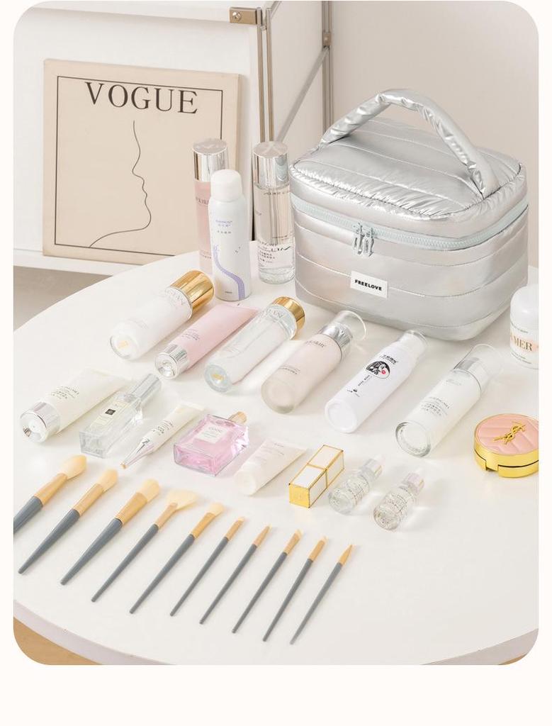 Bei Lian Women's Large Capacity Makeup & Skincare Travel Bag