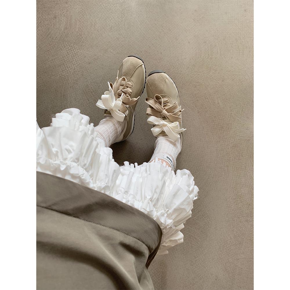 Su Yinyin hat die gleichen Leder-Ballett-Moral-Trainingsschuhe, Damen-Schnürsenkel mit Mandarinentenmuster, Schuhe mit innerer Erhöhung, Forrest-Gump-Schuhe, ein