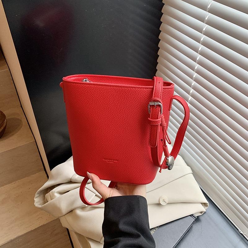 Fashion niche simple small bag women's new versatile shoulder messenger bag casual bucket bag