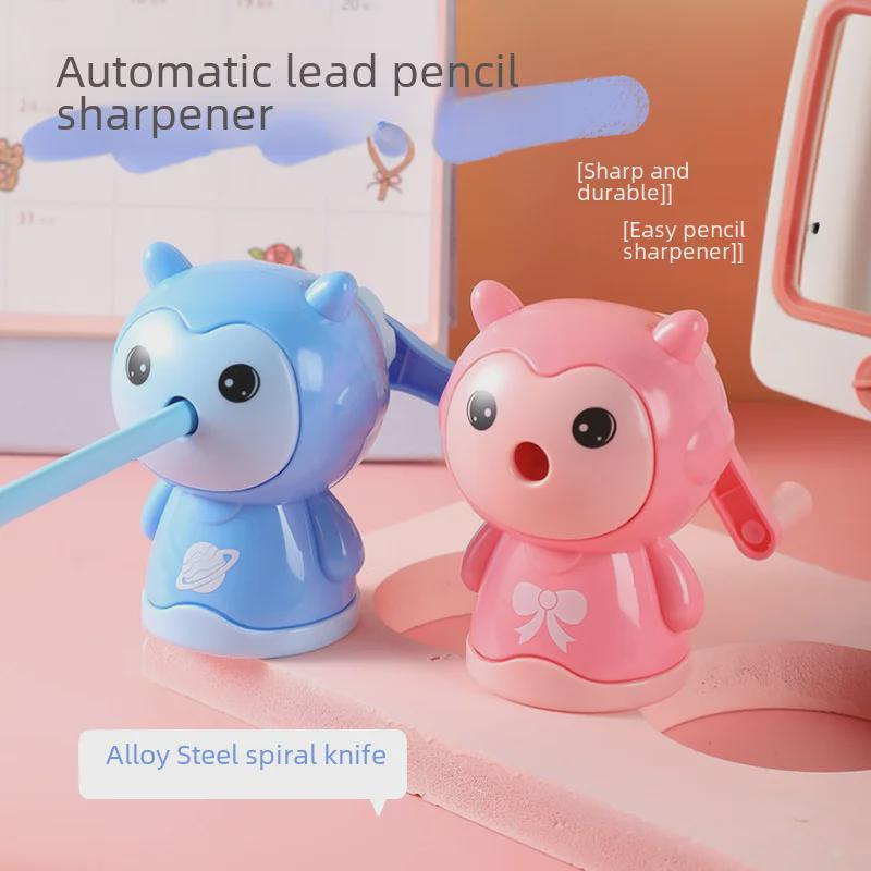 Sacapuntas automático con manivela Creative Space Doll para estudiantes y niños