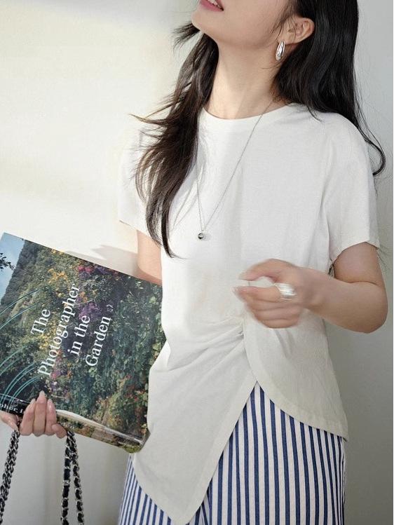 

Женская белая футболка с коротким рукавом и разрезом на талии, нестандартного дизайна, облегающая, новинка весны/лета 2025 г. Large белый