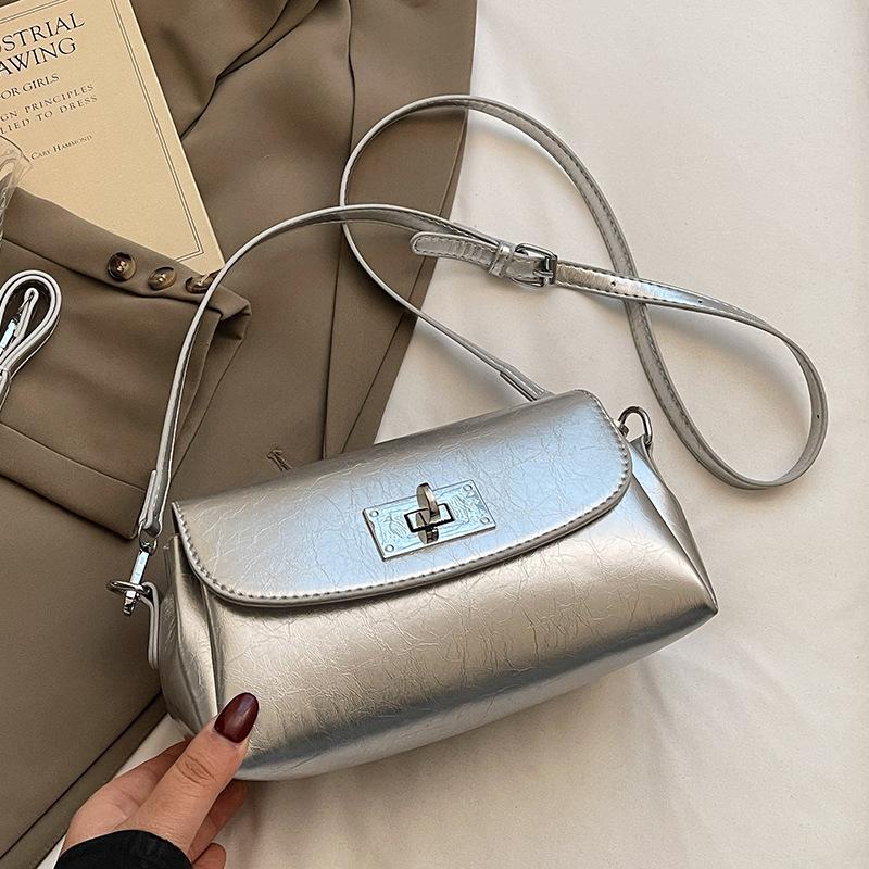 Popular hot-selling Korean version of casual simple style solid color pillow bag women's commuting versatile texture oil wax leather messenger bag