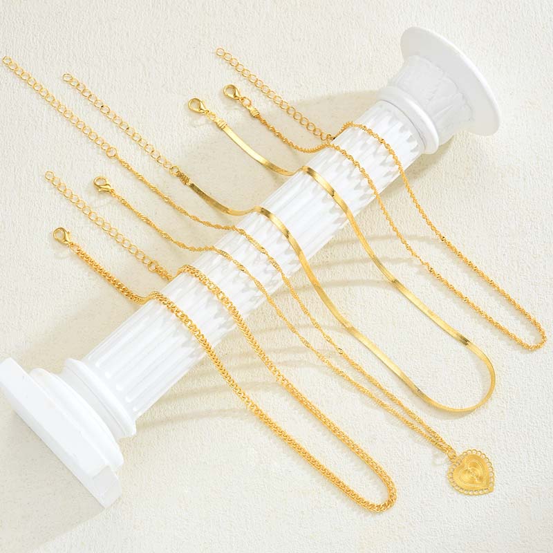 17KM 4pcs Fashion Gold Color Multi Layer Heart Pendant Necklaces for Women Exaggerated Metal Snake Bone Chain Necklaces Jewelry Set