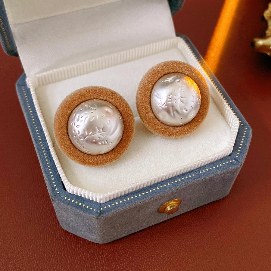 Silver Needle Diamond Round Stud Earrings Court Style Light Luxury Exquisite Earrings Design Sense Niche Earrings