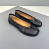 2026 Ballerine da donna con punta divisa Scarpe Tabi alla moda Mocassini slip-on casual da donna Espadrillas in pelle plissettata Zapatillas Mujer