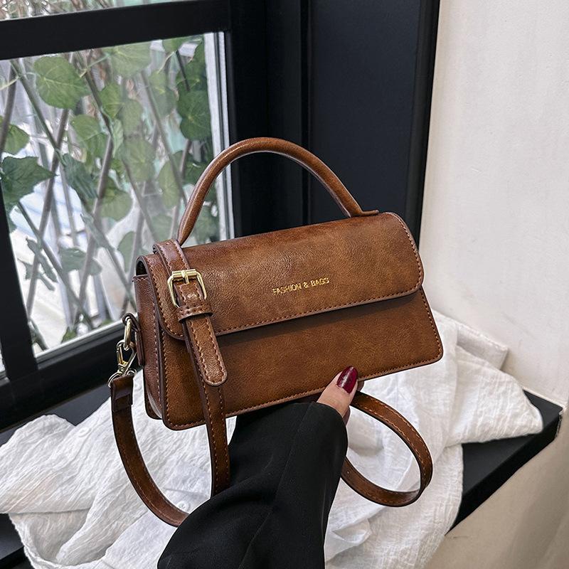 

2025 autumn and winter retro commuter bag women s casual messenger bag niche light luxury portable versatile single shoulder underarm women s bag светло-коричневого