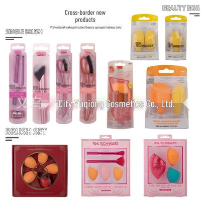 Set Pensule Machiaj Seria RT Americană: Pensule de fard de obraz, fond de ten, fard de pleoape și burețel de machiaj (Exclusiv Transfrontalier)