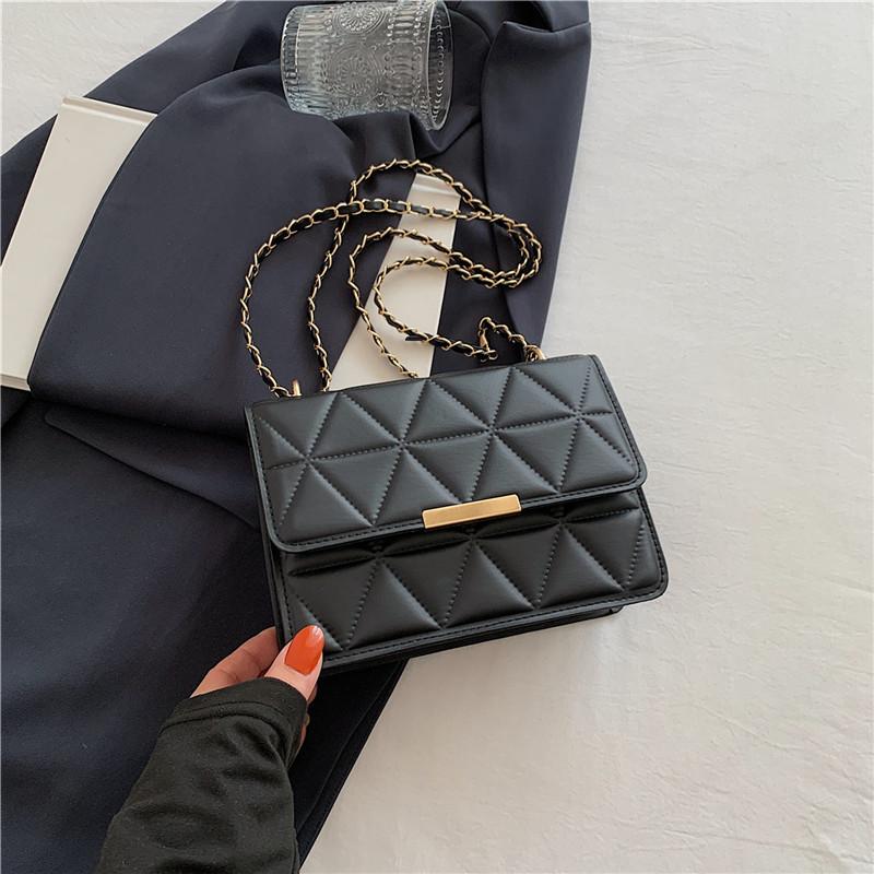 

Fashion lightweight bag women s 2024 summer new foreign style messenger bag personalized fashion small square bag simple shoulder bag чёрный
