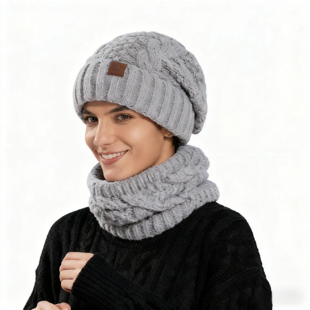 Set Căciulă Tricotată și Fular pentru Femei European-Americane de Iarnă - Cald, Rezistent la Frig cu Protecție pentru Urechi Design Pulover