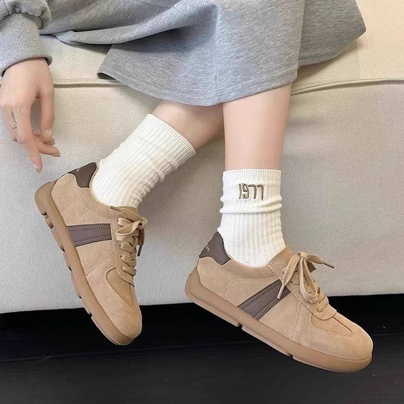 Women's new autumn models show feet, small flat-bottomed casual sports board shoes, versatile little white shoes are light and trendy