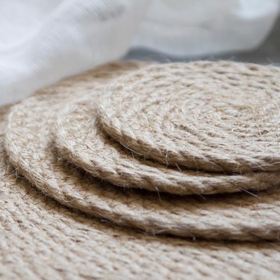 Handwoven Jute Placemat Heat-Resistant Table Mats for Kitchen Dining Round Coaster Thickened Insulation Mat for Home Kitchen Use