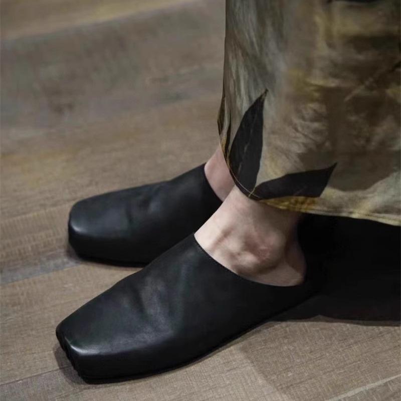 Leather Retro Niche Pig Nose Bag Head Half Slippers Women's Summer and Autumn New Square Head Flat Bottom Washed Cool Slippers