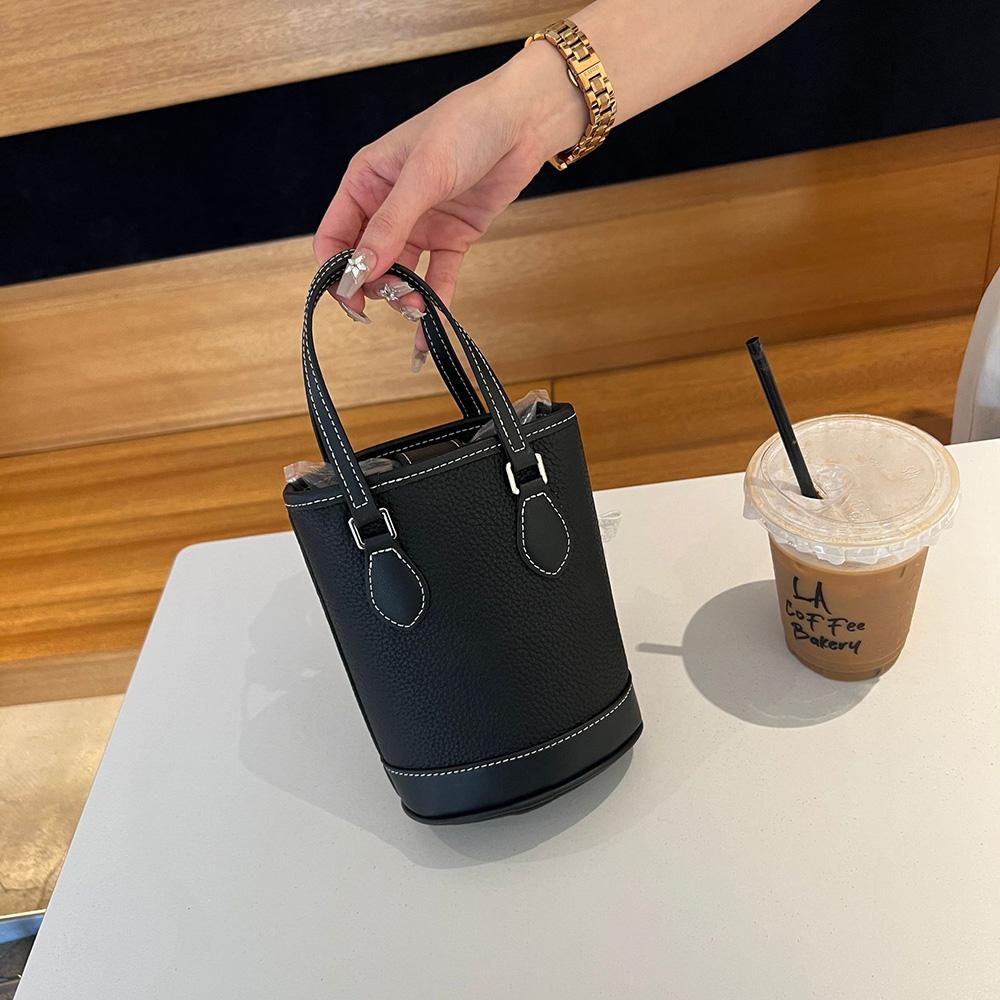 

2025 Новая мини-сумка через плечо из натуральной кожи, первый слой из коровьей кожи, женские сумки через плечо с жемчужным орнаментом, маленькая сумка-ведро Without Pearls чёрный