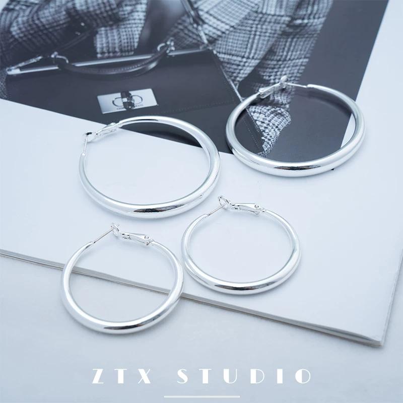 

Ztx Fashion Exaggerated Simple Bracelet Ear Clip without Pierced Female Big Ear Ring Earrings Mosquito Coil Gold round Ring Earrings 40Mm серебряный