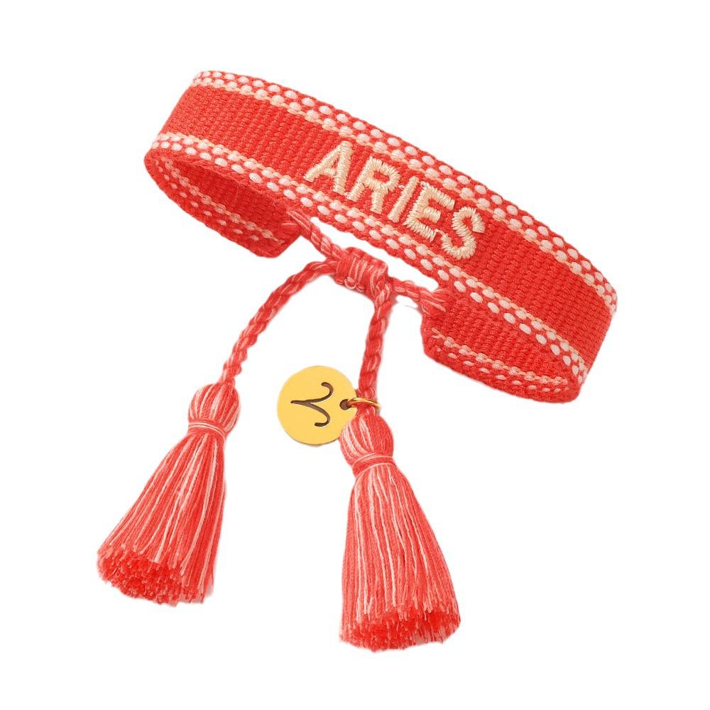 Kreuz Zwölf Sternzeichen Armband: Personalisierte handgefertigte geflochtene Kordel mit bestickten Buchstaben und Sternbild-Anhänger.