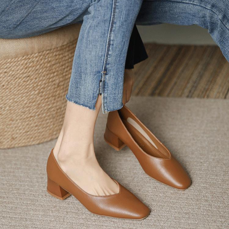 

Женские туфли-лодочки на массивном блочном каблуке, модельные туфли на низком каблуке с закрытым носком. Удобная офисная рабочая обувь. Женские туфли-лодочки на каблуке. Удобные туфли с квадратным носком. 40 коричневый