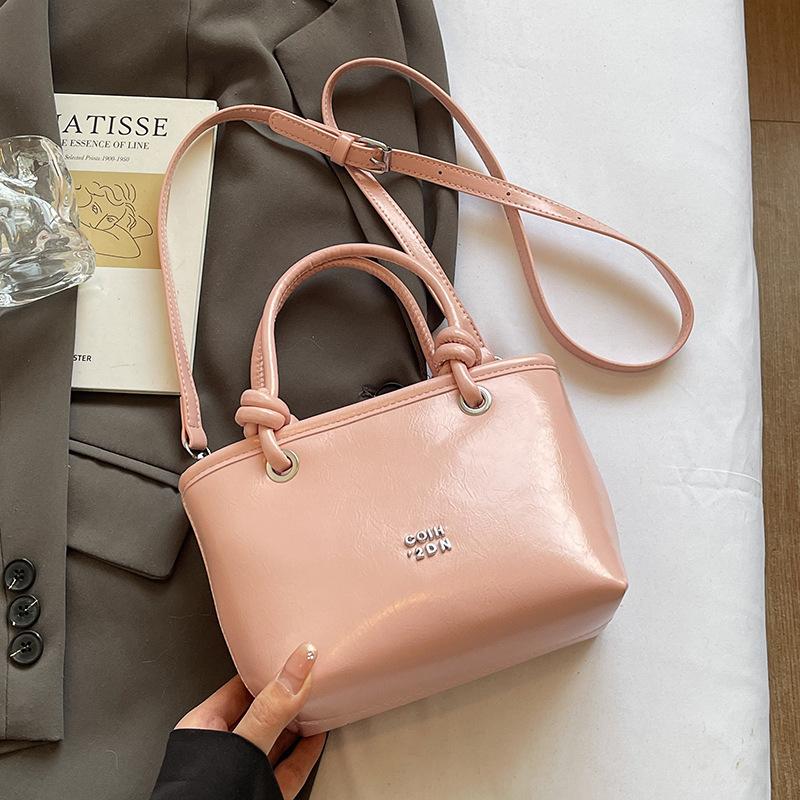 2025 new Korean simple oil wax leather portable bucket bag fashionable versatile solid color foreign style commuter messenger women's bag