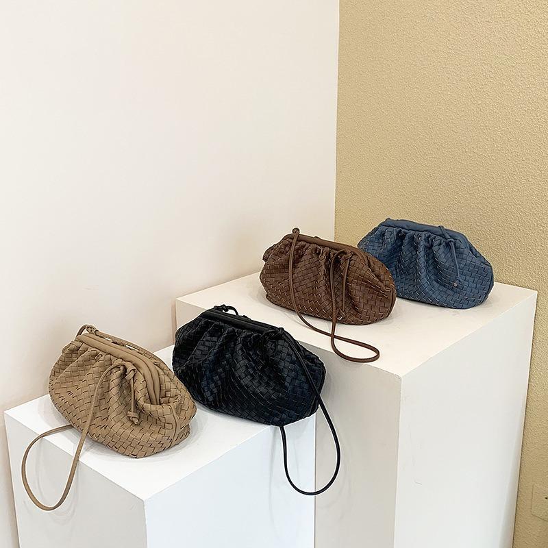 Tkaná kabelka z hovězí kůže generace retro crossbody kloubová kabelka výklenkový design kabelka pod paži