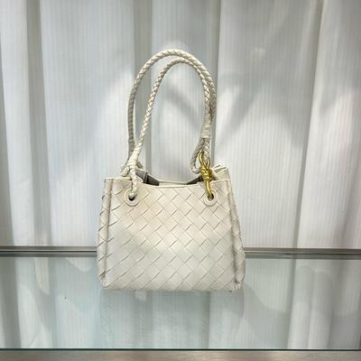 2025 Retro-Design Metallschnalle Gewebte Tragetasche - Hand- und Schultertasche mit großem Fassungsvermögen für Damen