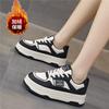 Fleece zwart-witte panda schoenen veelzijdige ins trendy schoenen 2025 herfst en winter nieuwe kleine witte schoenen verhogende casual sport board schoenen