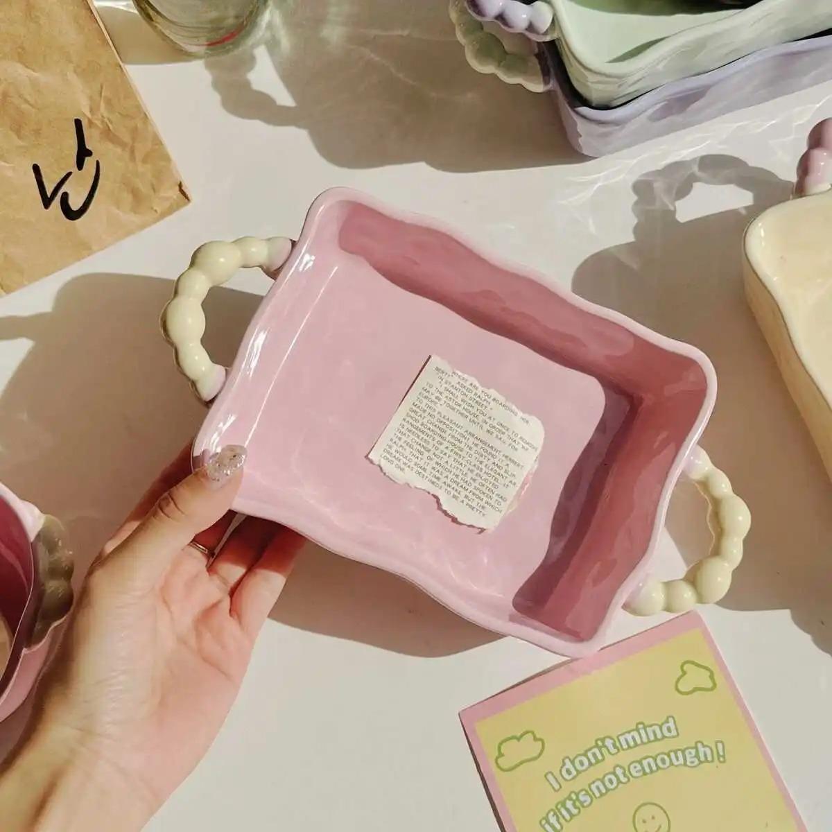 

Sinple Cheese Baked Rice Baking Tray Ceramic Double Ear Handheld Pattern Baking Bowl Household Microwave Oven Dessert Plate рожевий
